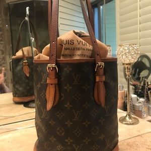 CLASSIC LOUIS VUITTON PETITE BUCKET